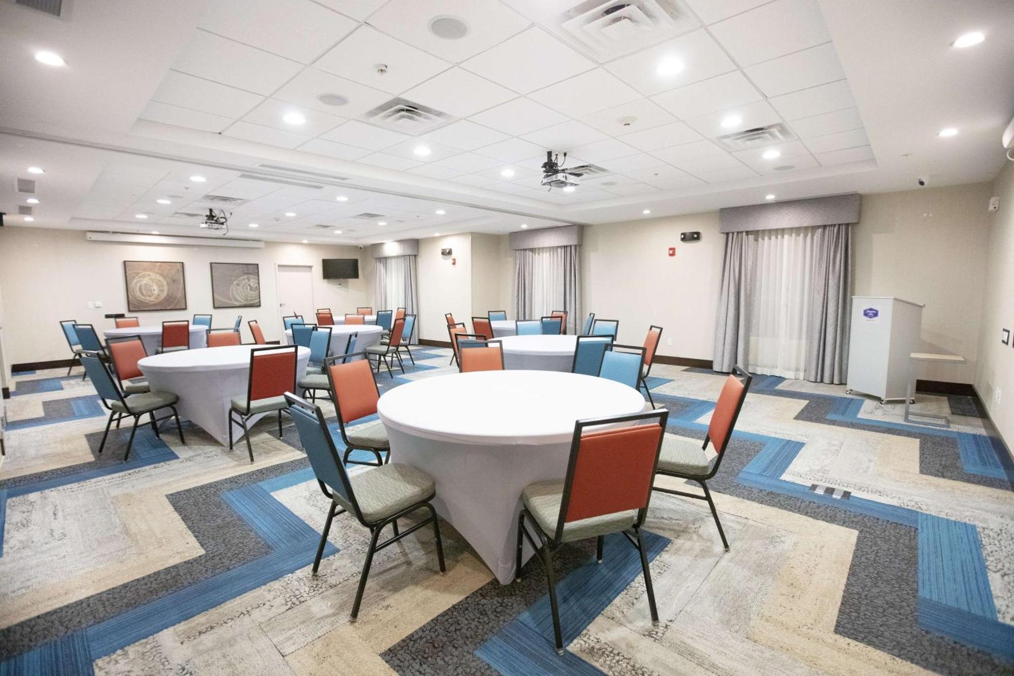Hampton Inn Toledo Oregon Bagian luar foto