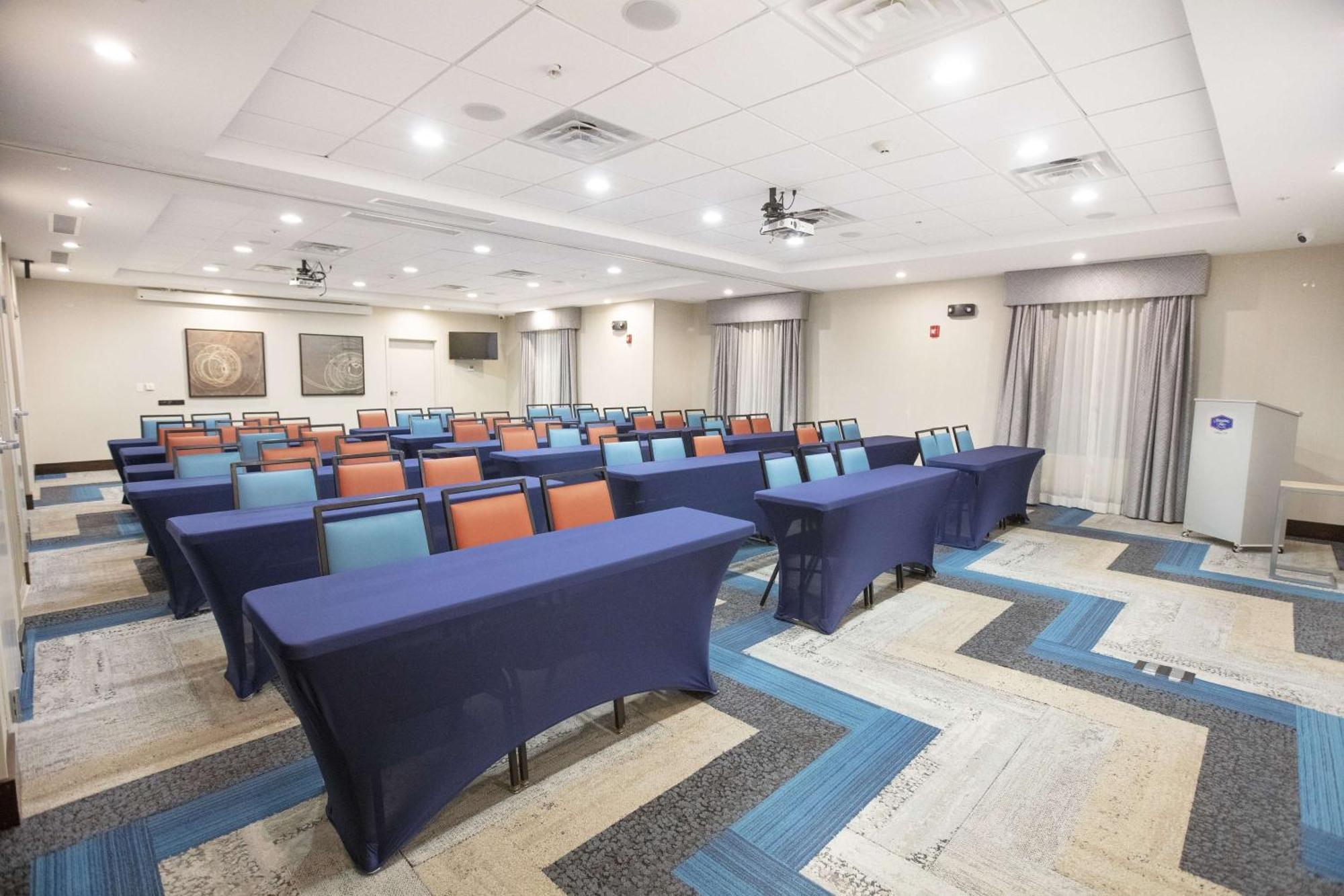 Hampton Inn Toledo Oregon Bagian luar foto